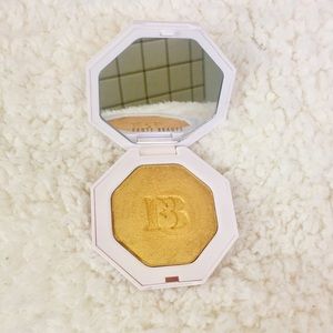 FENTY BEAUTY “Trophy Wife” Killawatt Highlighter